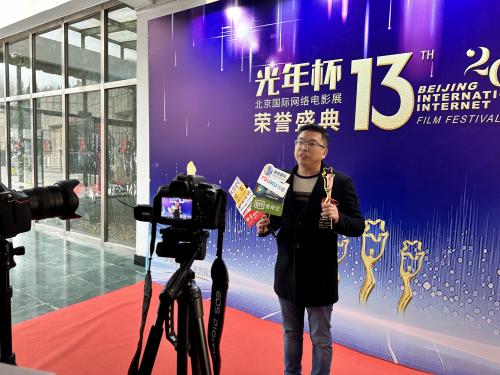 豎屏短劇大爆發(fā) 羅英杰斬獲最佳導(dǎo)演制片雙料榮譽